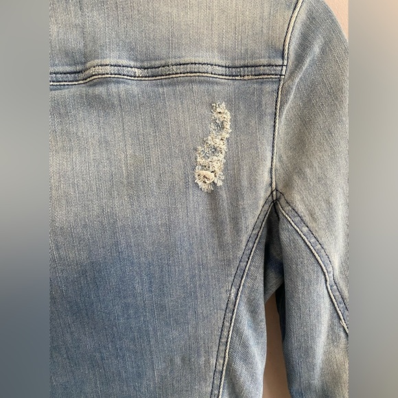 SOLD - Guess denim jacket lightweight - Picture 3 of 6